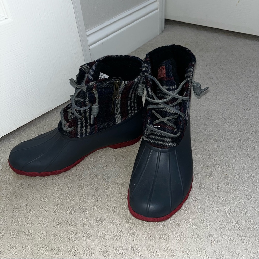 WORN ONCE Sperry Saltwater Plaid Duck Boot, Navy and Red, Size 9.5